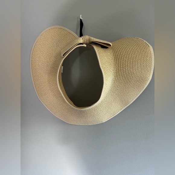 Hat bundle! 3 hats included - Picture 9 of 9